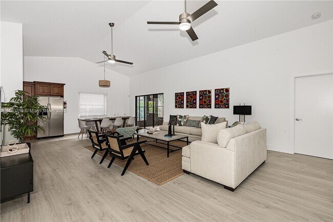 Photo - 216 SE 9th St