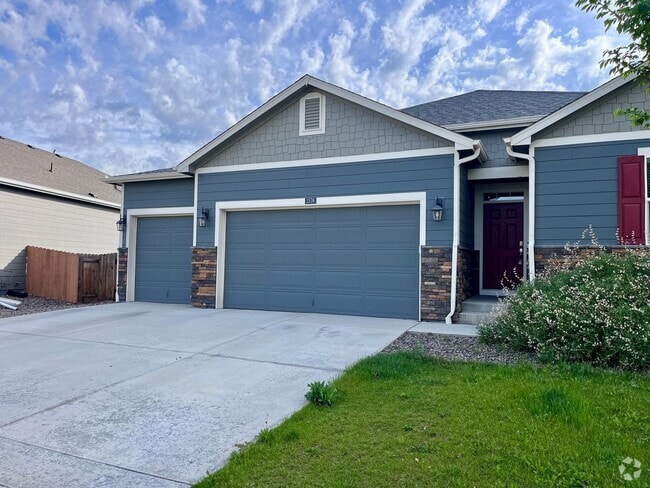 Building Photo - 3 Bed 2 Bath House in Windsor!