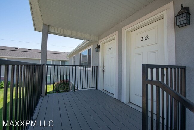 Photo - 656 W Meadow Dr