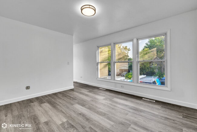 Photo - 18888 Oak Ave