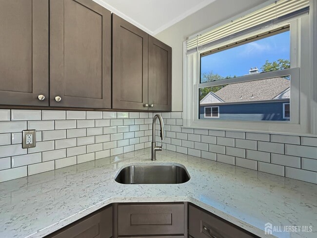 19 Van Buren Ave