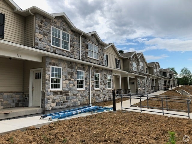 Building Photo - 3 Bedroom, 3 1/2 Bathroom Townhouse