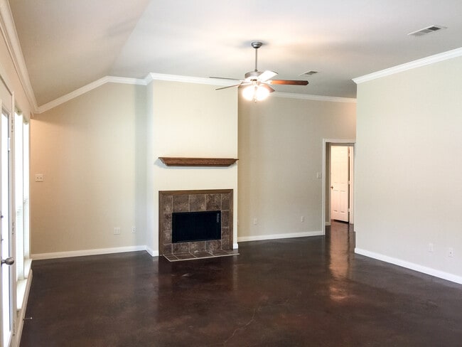 Photo - 3BR / 2BA Duplex in Hewitt, Texas | Midway ISD