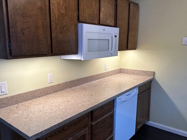 Kitchen - 1148 Sidney Ave Unit A