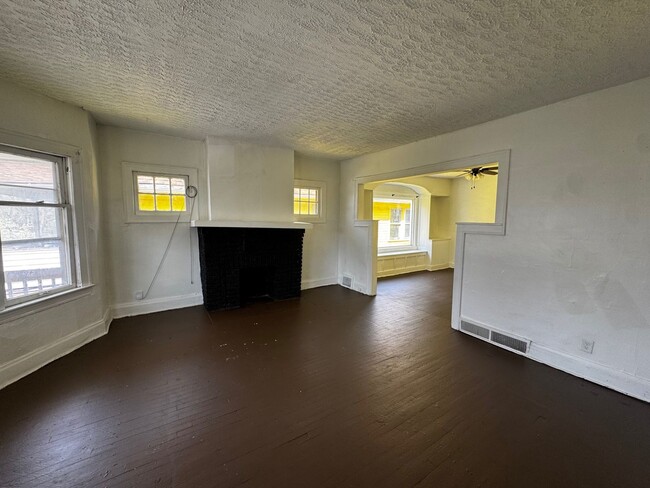 Photo - 12633 Edmonton Ave Unit 2