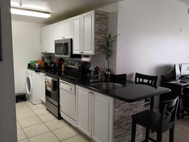 Building Photo - 2100 Greenview Shores Blvd Unit 523