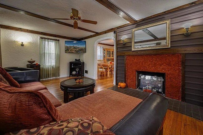Photo - 6 W Hawley St