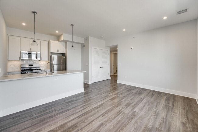 Building Photo - 658 Grand St Unit 201