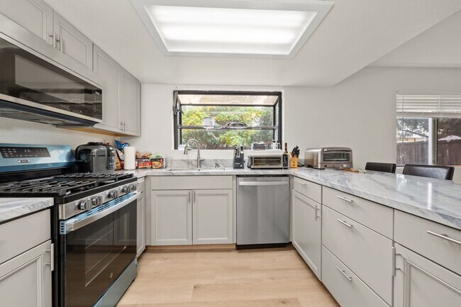 Photo - Spacious lot with no back house!