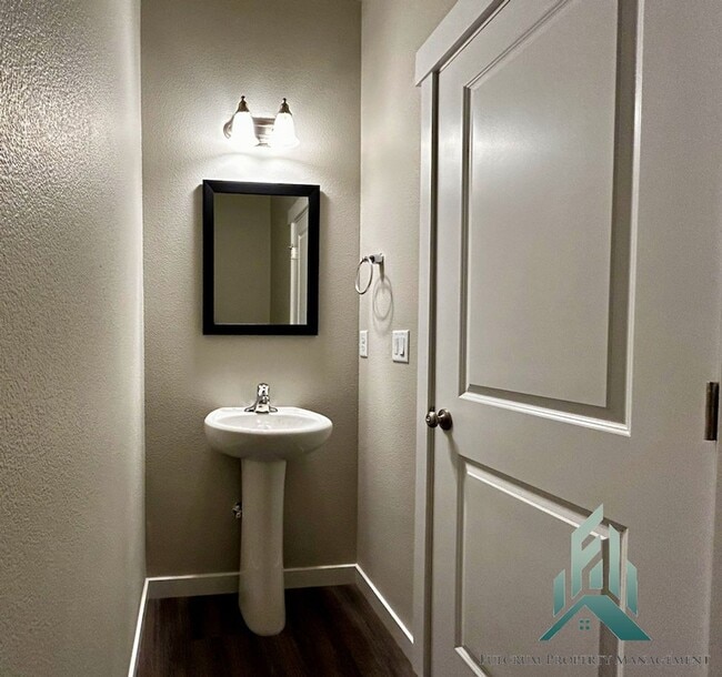 Photo - 5905 NW Torchcrest Pl