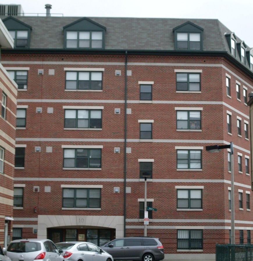 Primary Photo - Mei Wah Village Apartments