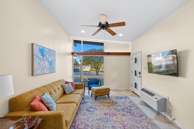 607 Mary Lake Dr