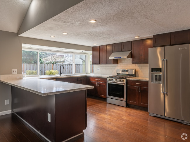 Building Photo - 16800 NW Coburg Ln Rental
