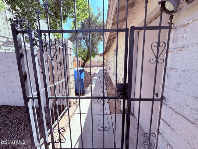 Photo - 2705 W Estrella Dr