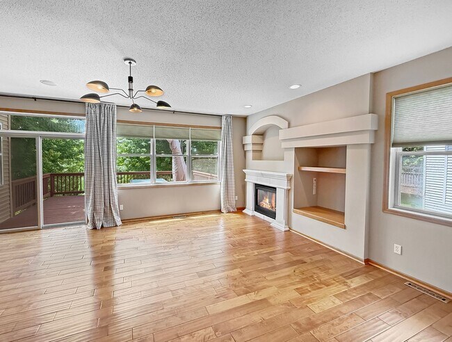 Photo - 815 Newberry Ln