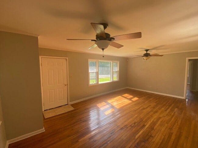 Photo - Renovated 3 Bedroom 1 Bath Home for Rent!