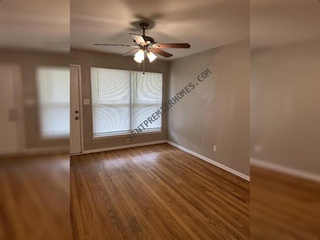 Photo - 2105 Maple Dr