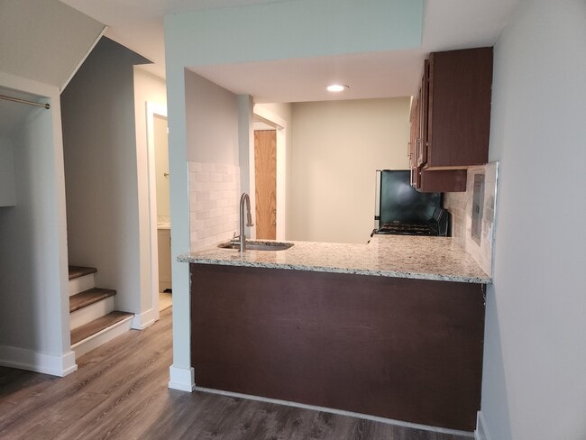 Building Photo - 454 W Barry Ave Unit 4 Rental