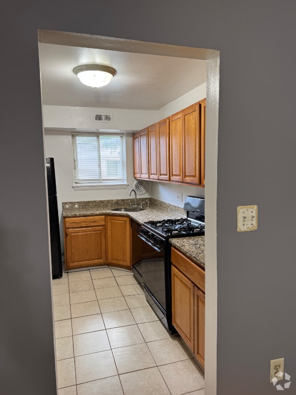 Building Photo - 11318 Cherry Hill Rd Rental