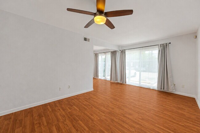 Clean & Bright Gated 1BR Near Downtown Austin