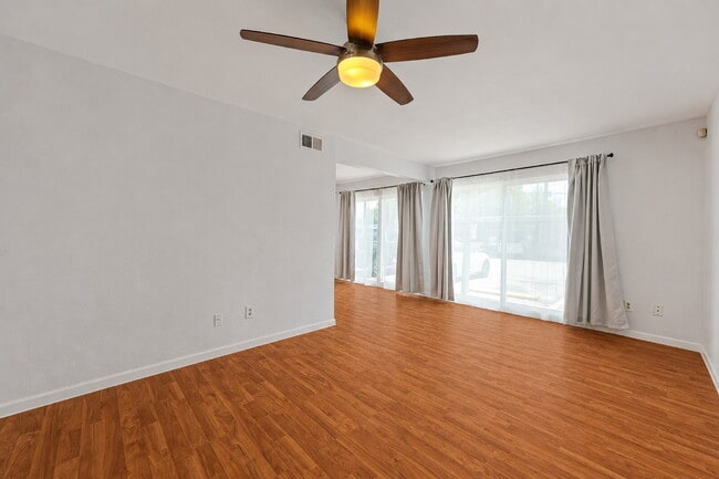 Photo - Clean & Bright Gated 1BR Near Downtown Austin Unit 159