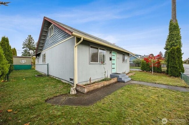 Photo - 831 E 56th St