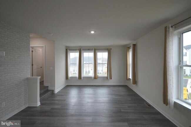 Photo - 44 Marineris Cir