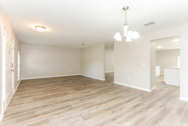 Photo - 97122 Yorkshire Dr