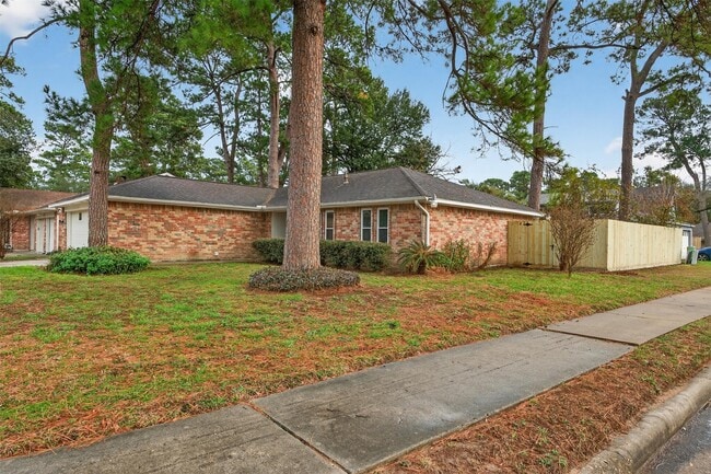 Photo - 9723 Halkirk St