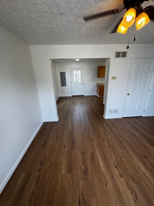 Photo - 861 E Saint Johns St