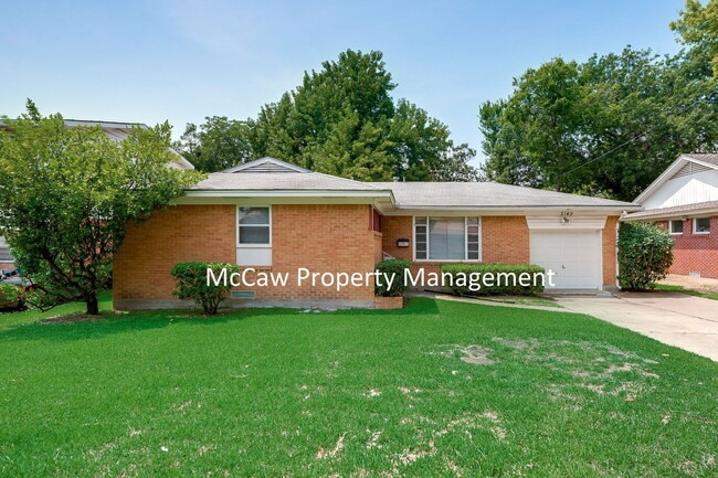 Photo - 2149 Utica Dr