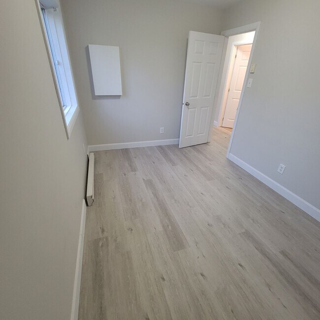 Photo - 430 Yves St Unit 1