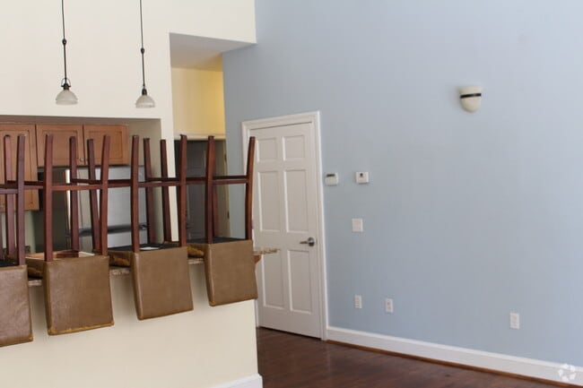 Building Photo - 18 W State St Unit 18 1/2 Rental