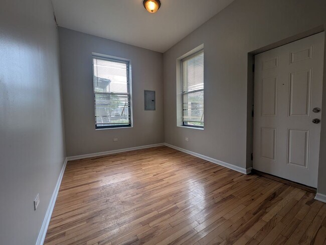 Photo - 5417 S Carpenter St Unidad 1