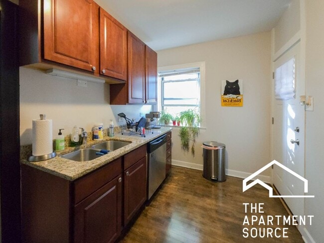 Photo - 1825 W Winona St Unit 3