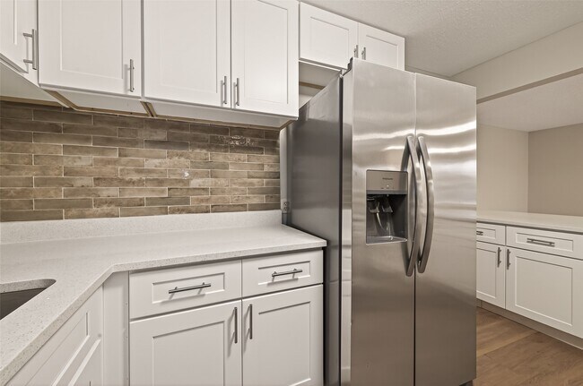 Photo - 5833 Southlea St