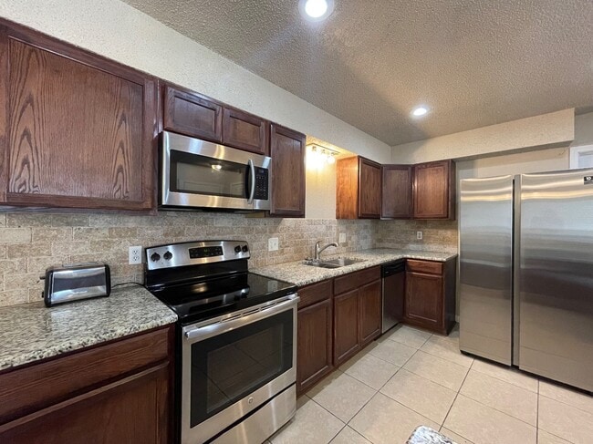 Photo - 4707 Hemlock Ln