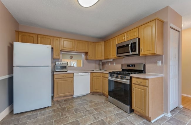 Photo - 403 Red Crest Ln