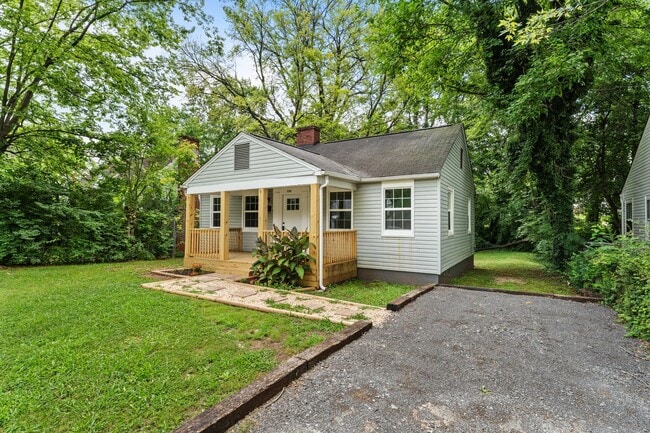 Photo - Freshly Renovated 2 Bed, 1 Bath – Prime Location Near Downtown Knoxville!