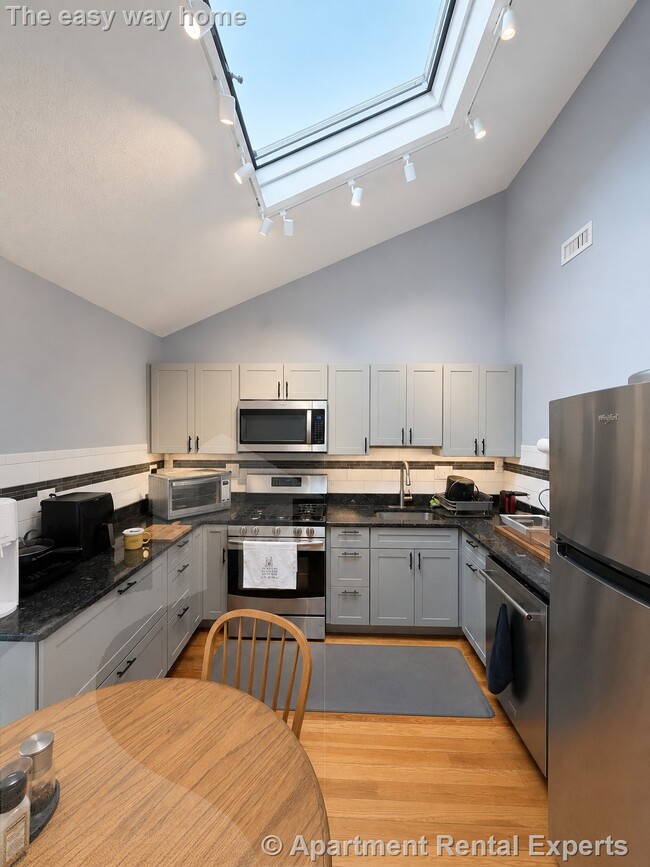 32 Warren St Unit 27 Warner St #3