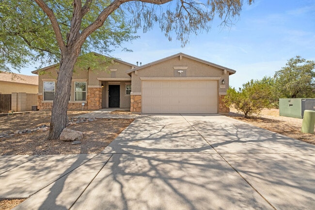 Building Photo - 5840 E Tercel Dr