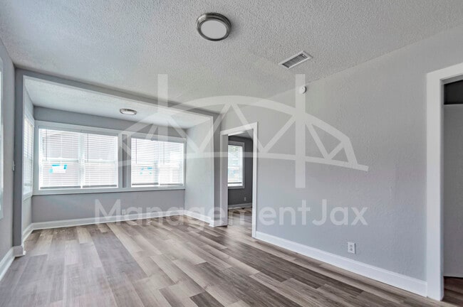 Photo - 1536 W 10th St