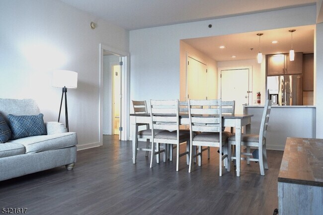 Photo - 1 Carriage City Plz Unit 920