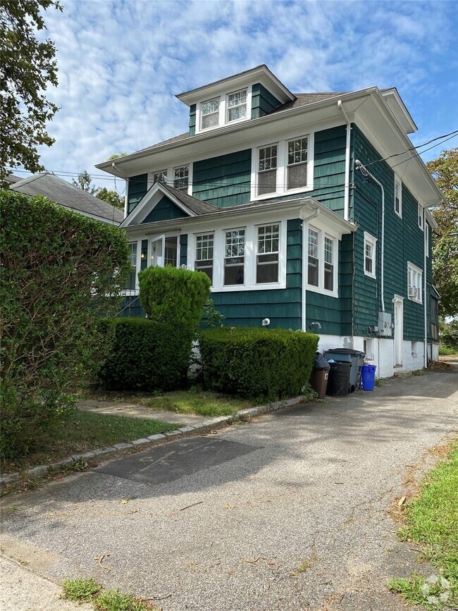 Building Photo - 38 Totten Pl Unit 2 Rental
