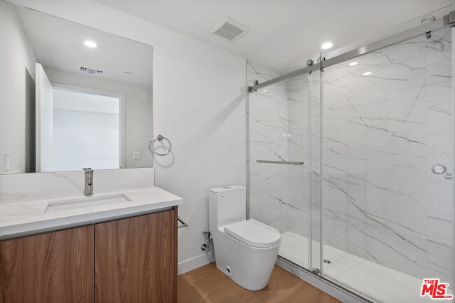 Photo - 1717 Winona Blvd Unidad 202