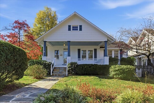 Building Photo - Cozy 3 bedroom 2 bath rambler with breezy ...