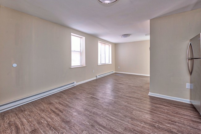 Photo - 300 Main St Apartment Unit 8
