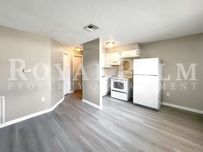 Building Photo - 1BR/1BA First Street Fort Myers! Freshly Renovated + Actually Affordable = $250 Off the 1st Month!