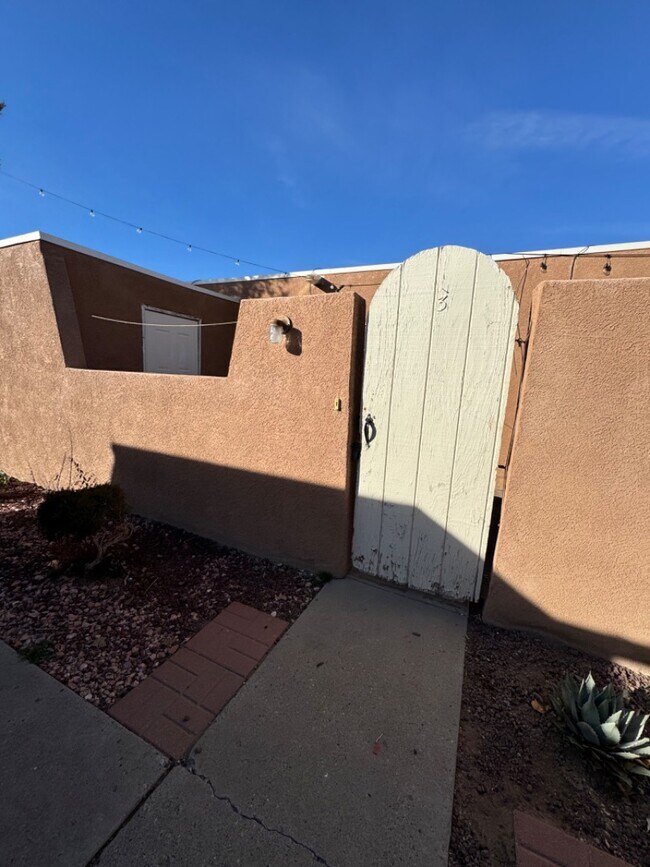 912 San Pedro Dr SE