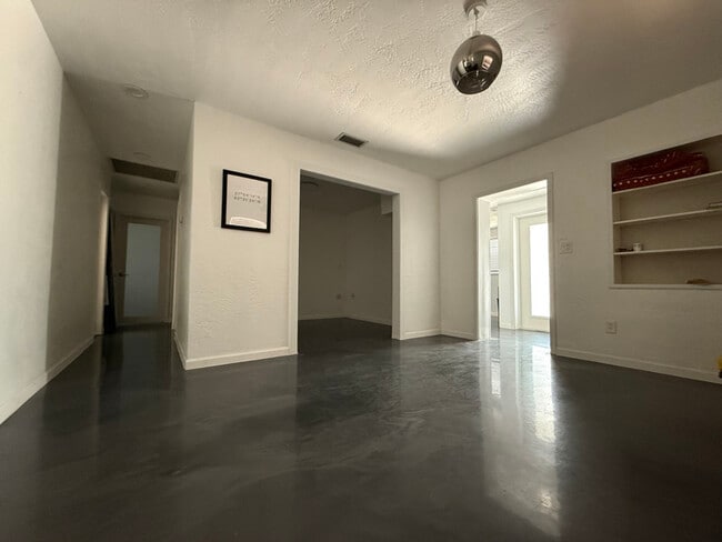 Building Photo - 4034 S West Shore Blvd Rental